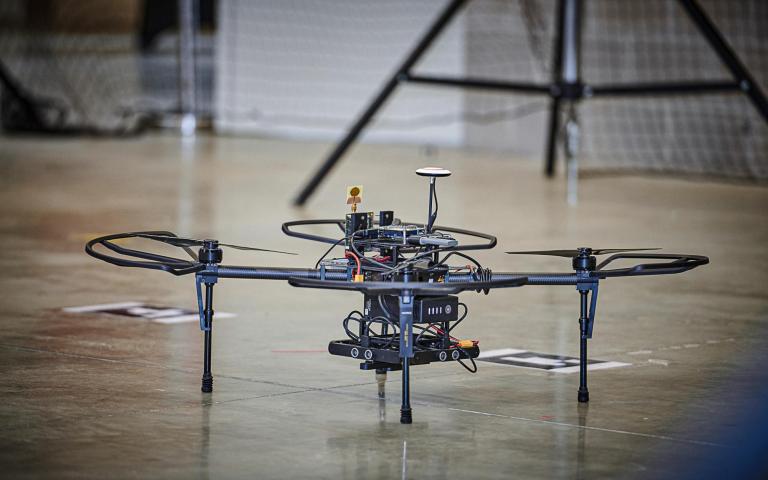 Geautomatiseerde indoor drone-navigatie