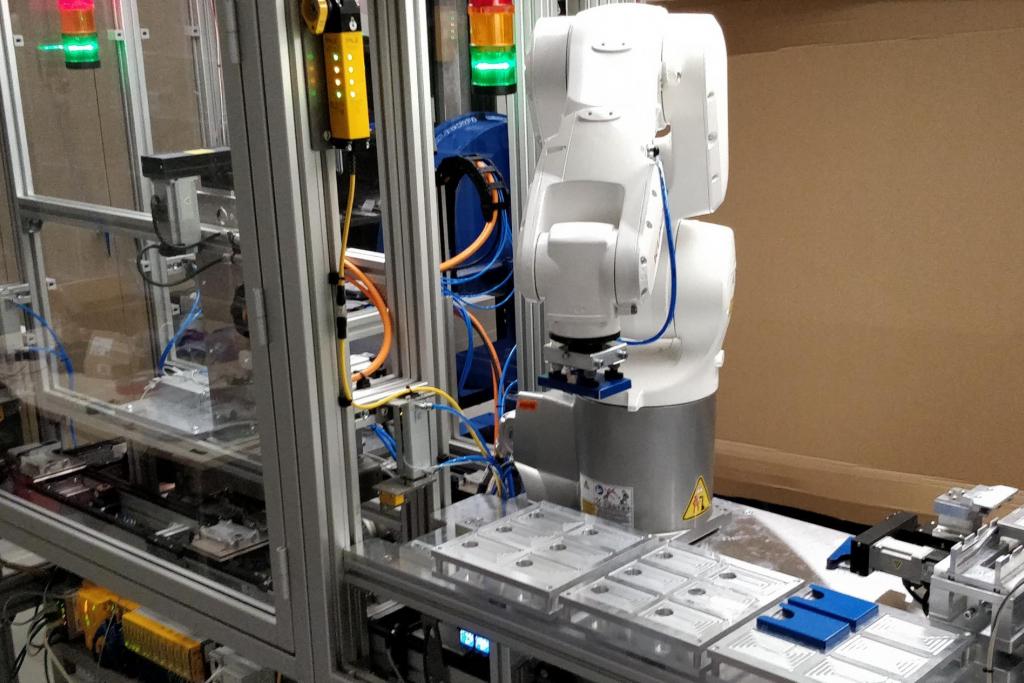 Design, Deploy and Maintain Machine Learning Algorithms at the Edge in Industry